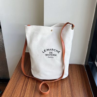 La más nueva bolsa de bolsillo femenino de lona mediana de moda para el verano de 2024 Impresión Crossbody