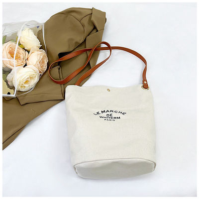 La más nueva bolsa de bolsillo femenino de lona mediana de moda para el verano de 2024 Impresión Crossbody