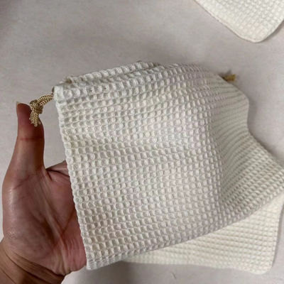 Producto OEM/ODM aceptado Bolsa de almacenamiento cosmético de tejido de gofres en blanco para necesidades de cuidado de la piel