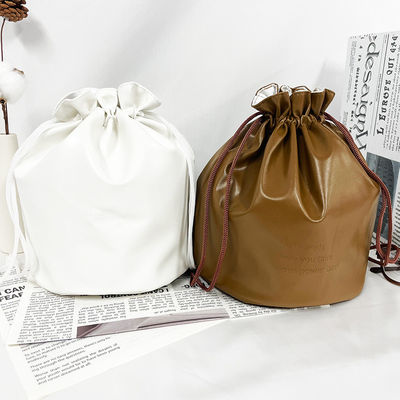 Logotipo personalizado Impreso Bolsa de cuero de PU para embalaje cosmético de color personalizado