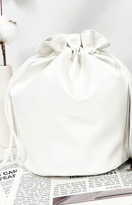 Logotipo personalizado Impreso Bolsa de cuero de PU para embalaje cosmético de color personalizado