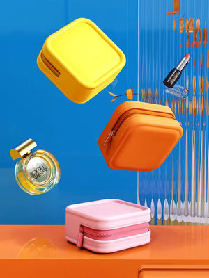 Bolsa de maquillaje de silicona cuadrada con diseño y material a prueba de agua