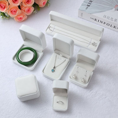 Los compradores personalizados logotipo anillo colgante pulsera de terciopelo joyería caja de joyería organizador de regalos cajas
