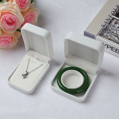 Los compradores personalizados logotipo anillo colgante pulsera de terciopelo joyería caja de joyería organizador de regalos cajas