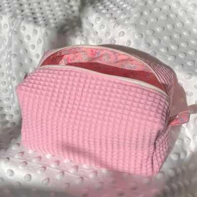 2024 Cosmética de belleza a medida maquillaje floral bolsa cosmética con diseño de gofres y cierre de cremallera
