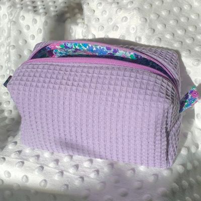 2024 Cosmética de belleza a medida maquillaje floral bolsa cosmética con diseño de gofres y cierre de cremallera