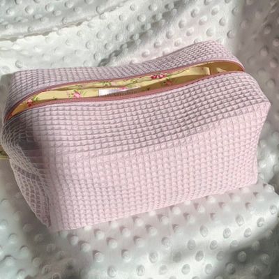 2024 Cosmética de belleza a medida maquillaje floral bolsa cosmética con diseño de gofres y cierre de cremallera