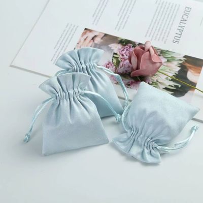 Acceptable OEM/ODM Bolso de cordón de terciopelo azul claro personalizado para la organización de joyería
