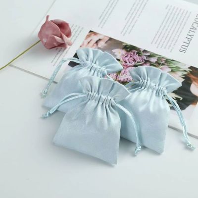 Acceptable OEM/ODM Bolso de cordón de terciopelo azul claro personalizado para la organización de joyería