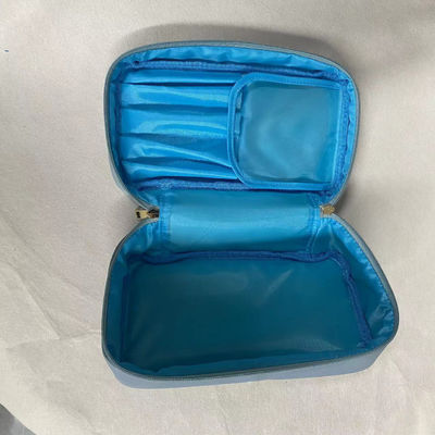 Bolso de maquillaje de moda de gran tamaño de cuero impermeable de ropa de baño bolso grande plano portátil bolsillos interiores bolso cosmético personalizado para mujeres