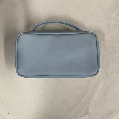 Bolso de maquillaje de moda de gran tamaño de cuero impermeable de ropa de baño bolso grande plano portátil bolsillos interiores bolso cosmético personalizado para mujeres