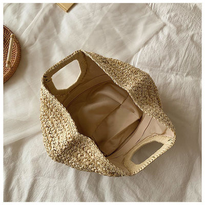 Bolsa de paja tejida a mano en forma de media luna para ir de compras en 2023 en la playa de moda de verano