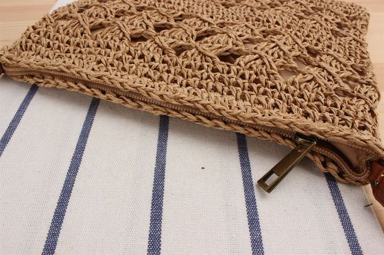 Bolso de paja de la playa de verano tejido para mujeres con revestimiento de poliéster y cierre abierto