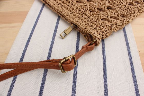 Bolso de paja de la playa de verano tejido para mujeres con revestimiento de poliéster y cierre abierto
