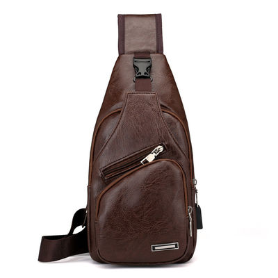 Tamaño personalizado Más recientes bolsas de pecho de cuero de PU de moda para hombres con puerto de carga USB