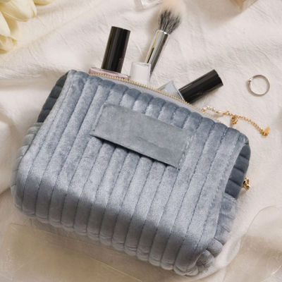 Bolso de ropa de baño de terciopelo con cierre de cremallera para necesidades de viaje cómodas y con estilo