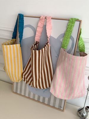 Bolso de hombro de lona de dos manos con rayas contrastantes llamativas