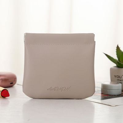 Mantenga sus cosméticos organizados y accesibles con este maquillaje compacto de cuero PU