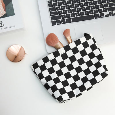Bolso de lavado portátil de moda Bolso de cepillo cosmético de ajedrez en blanco y negro personalizado