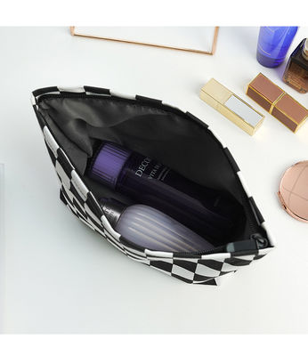 Bolso de lavado portátil de moda Bolso de cepillo cosmético de ajedrez en blanco y negro personalizado