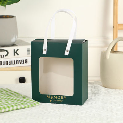 Bolsa de papel de mano Kraft impresa a medida para el embalaje minorista Ropa zapatos Regalos de piel