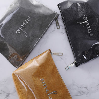 Impresión de logotipo personalizado Bolsa de almacenamiento con cremallera Bolsa de tocador comercial Dupont de lujo para el día a día
