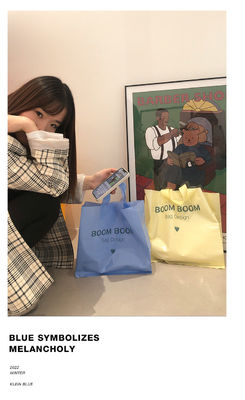 Logotipo personalizado aceptado manijas de bucle suave toque de compras bolsa de plástico para el embalaje de ropa
