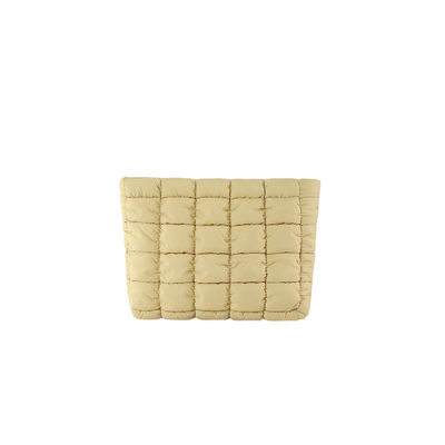Bolso de plumas cuadradas de revestimiento de poliéster 2024 Tendencia Bolso de embrague de color puro para mujeres de moda