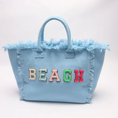 Lo más moderno es el Keymay Tassel Fringe, una bolsa grande de lona con dos mangos y correas.