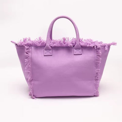 Lo más moderno es el Keymay Tassel Fringe, una bolsa grande de lona con dos mangos y correas.