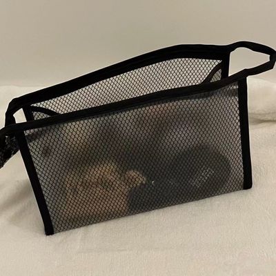 Bolsa de maquillaje de malla de nylon simple personalizada para artículos de tocador y almacenamiento de cosméticos en color negro
