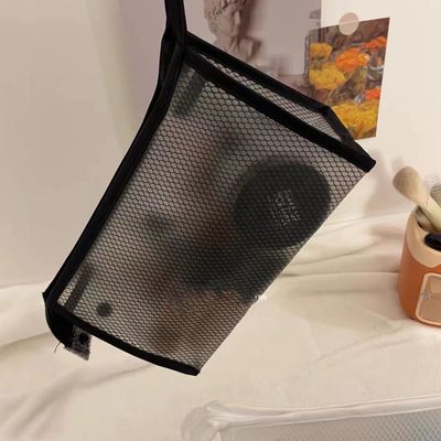 Bolsa de maquillaje de malla de nylon simple personalizada para artículos de tocador y almacenamiento de cosméticos en color negro