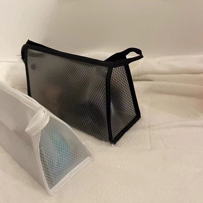Bolsa de maquillaje de malla de nylon simple personalizada para artículos de tocador y almacenamiento de cosméticos en color negro