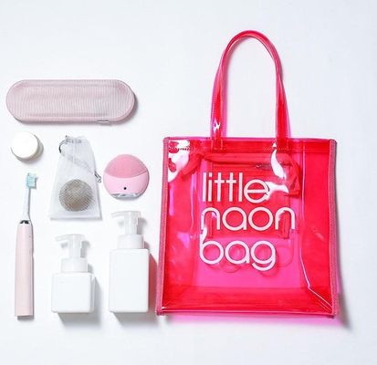 En el estuche se incluye el logotipo personalizado, bolsa transparente de PVC con cremallera y bolsillo.