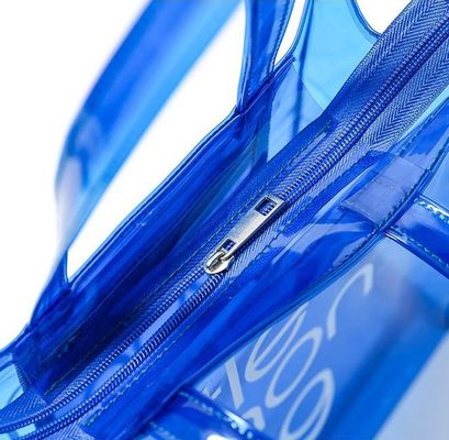 En el estuche se incluye el logotipo personalizado, bolsa transparente de PVC con cremallera y bolsillo.