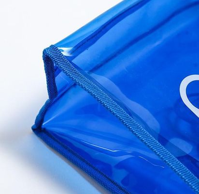 En el estuche se incluye el logotipo personalizado, bolsa transparente de PVC con cremallera y bolsillo.