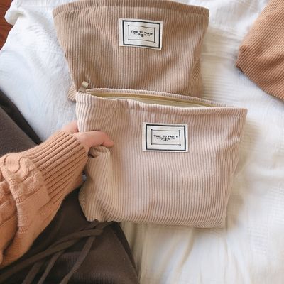 El más moderno maquillaje de corduroy con cremallera bolsa de ropa de baño bolso de baño nuevo diseño 2021