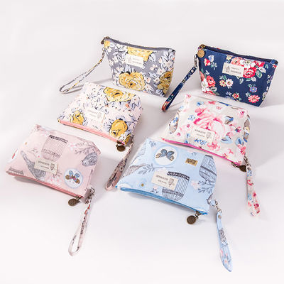 Bolsa de maquillaje floral para organizar artículos de belleza esenciales