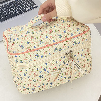 Bolso ligero de maquillaje de Gingham azul para mujeres Bolso de maquillaje de viajes lindo Bolso cosmético de flores pequeño