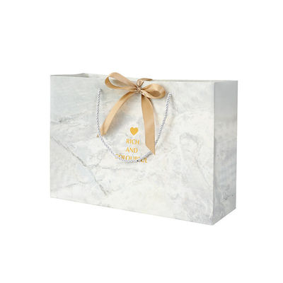 Bolsas de papel de compras de cartón de color personalizado con mango de cinta para zapatos de ropa