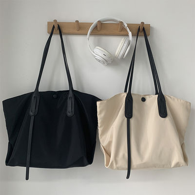 Bolsa de mensajero con cremallera Material de nylon Impresión de logotipo Bolsa de compras para la vida diaria