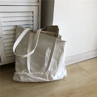 Bolso de mano unisex de papel kraft limpiable con logotipo personalizado y mango único