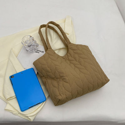 Regalos reutilizables de invierno con colchas puffy puffer bolsa de bolsillo para mujeres logotipo personalizado impreso