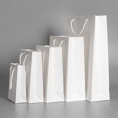 Bolso de papel negro para regalo personalizado
