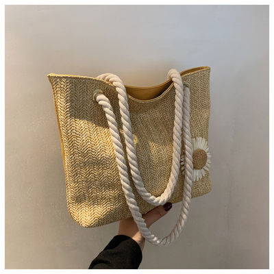 2022 Bolsos sencillos Bolsas de paja Bolsa de playa Moda Bufanda de seda Bolsas de hombro para mujeres con materiales