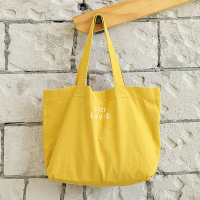 Bolso de compras con logotipo y tipo de patrón