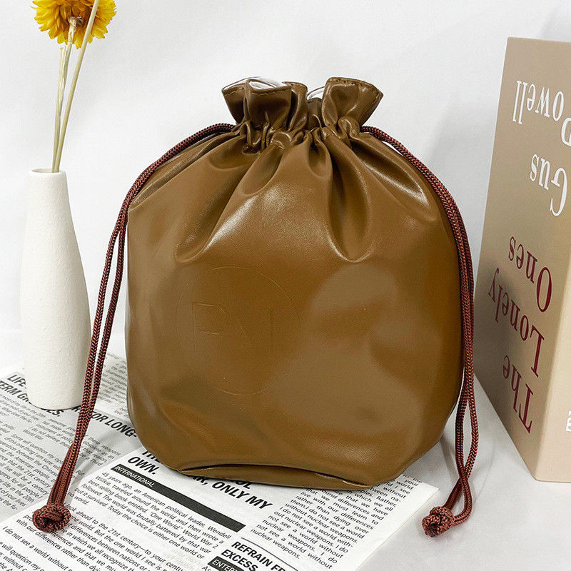 Logotipo personalizado Impreso Bolsa de cuero de PU para embalaje cosmético de color personalizado