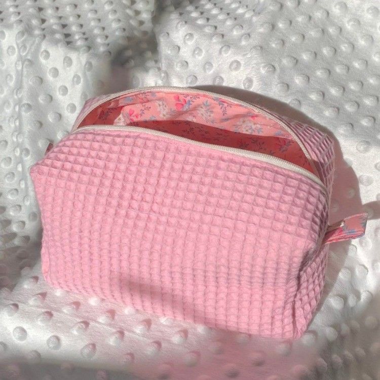 2024 Cosmética de belleza a medida maquillaje floral bolsa cosmética con diseño de gofres y cierre de cremallera