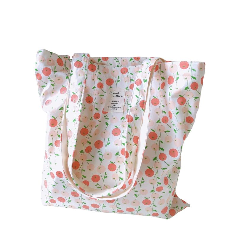 Comprando un bolso de algodón con logotipo personalizado.