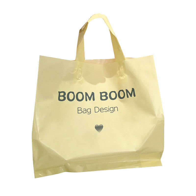 Logotipo personalizado aceptado manijas de bucle suave toque de compras bolsa de plástico para el embalaje de ropa